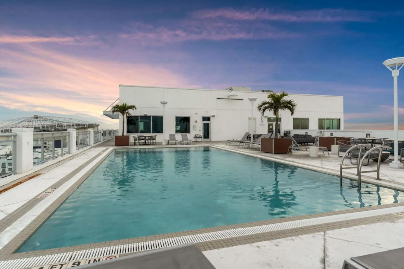 Modern 2 Bed Getaway Steps From Tropicana Field St. Petersburg Luaran gambar