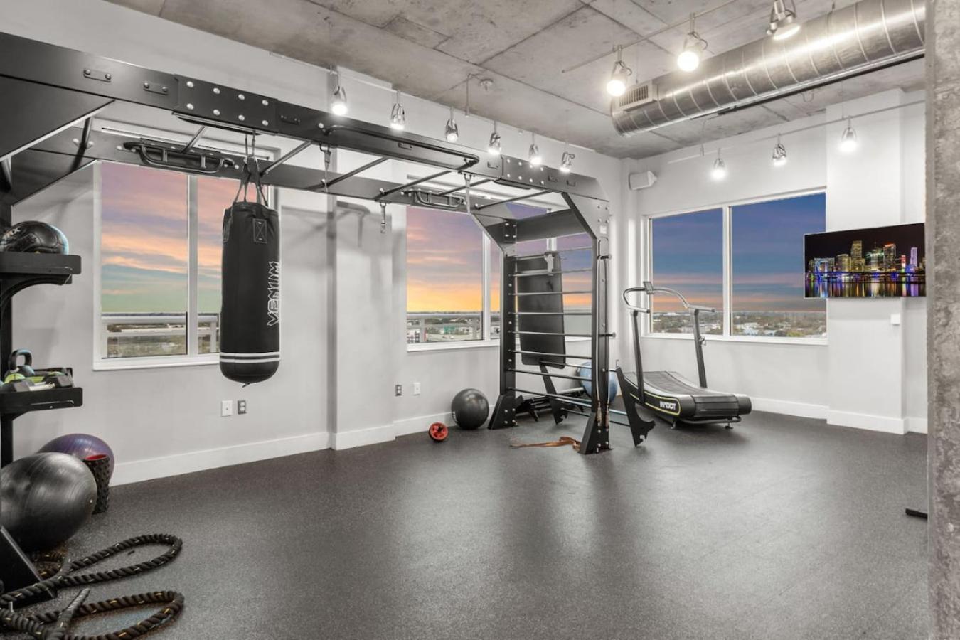Modern 2 Bed Getaway Steps From Tropicana Field St. Petersburg Luaran gambar