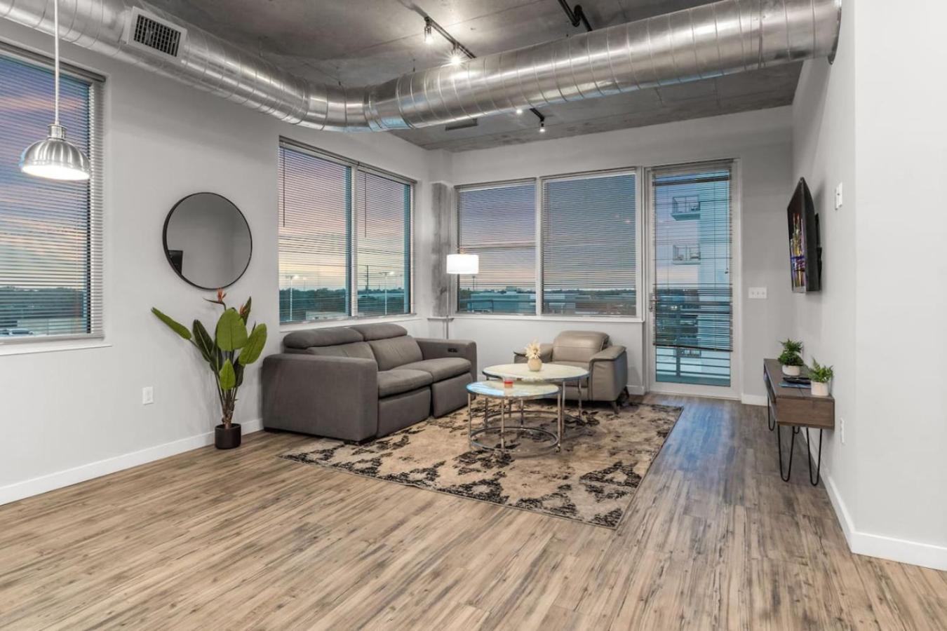 Modern 2 Bed Getaway Steps From Tropicana Field St. Petersburg Luaran gambar